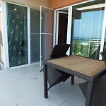 아파트 Seaside Piano Bar