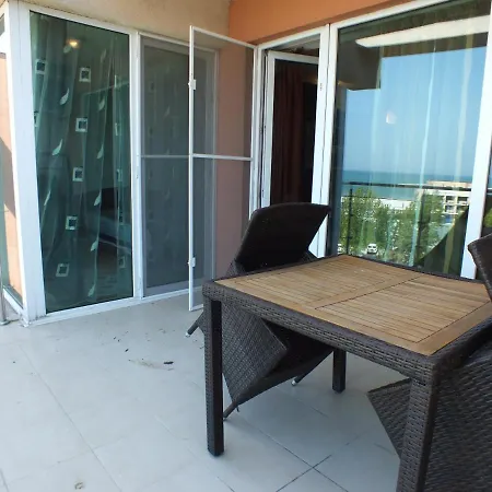 Apartment Seaside Piano Bar
