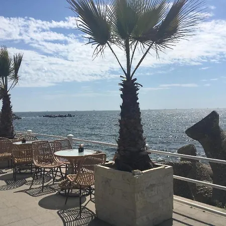 Apartment Seaside Piano Bar